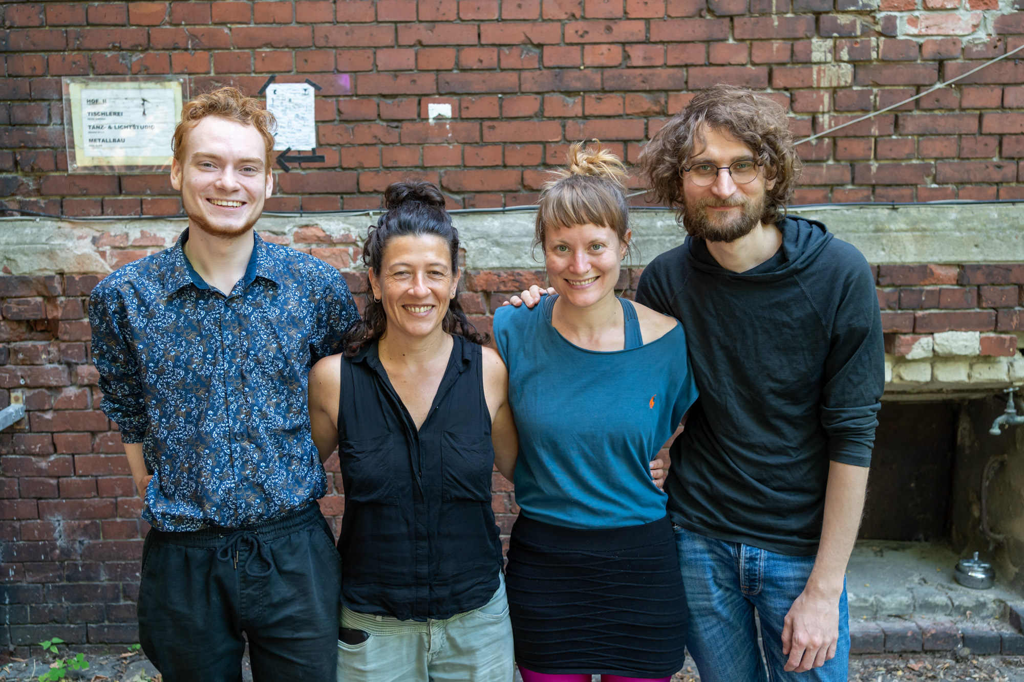 Gruppenbild des Kollektivs Berührungsarchiv